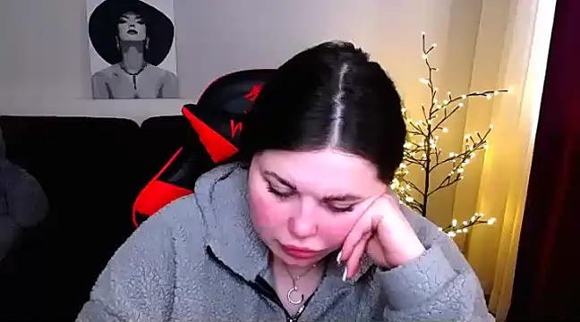 Snapshot of Emily_Mo chatting on February 27, 2025, 9:43 am Emily Mo online show from February 27, 2025, 9:43 am