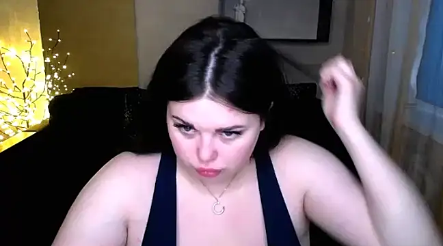 Snapshot of Emily_Mo chatting on March 16, 2025, 6:31 am Emily Mo online show from March 16, 2025, 6:31 am