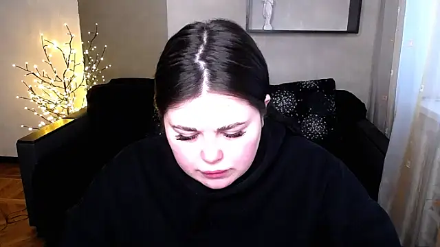 Snapshot of Emily_Mo chatting on March 17, 2025, 6:51 am Emily Mo online show from March 17, 2025, 6:51 am
