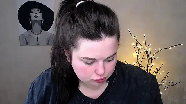 Snapshot of Emily_Mo chatting on September 9, 2025, 5:40 am Emily Mo online show from September 9, 2025, 5:40 am