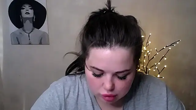 Snapshot of Emily_Mo chatting on September 22, 2025, 5:53 am Emily Mo online show from September 22, 2025, 5:53 am