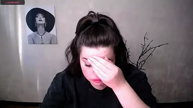 Snapshot of Emily_Mo chatting on September 25, 2025, 5:33 am Emily Mo online show from September 25, 2025, 5:33 am