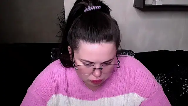 Snapshot of Emily_Mo chatting on October 11, 2025, 6:01 am Emily Mo online show from October 11, 2025, 6:01 am