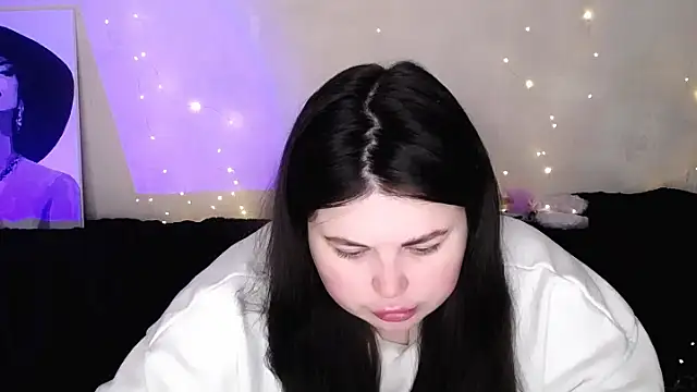 Emily Mo online show from February 24, 2026, 6:44 am