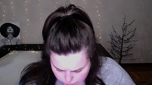 Emily Mo online show from April 24, 2026, 6:16 am