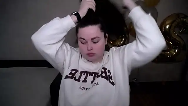 Emily Mo online show from April 28, 2026, 7:57 am