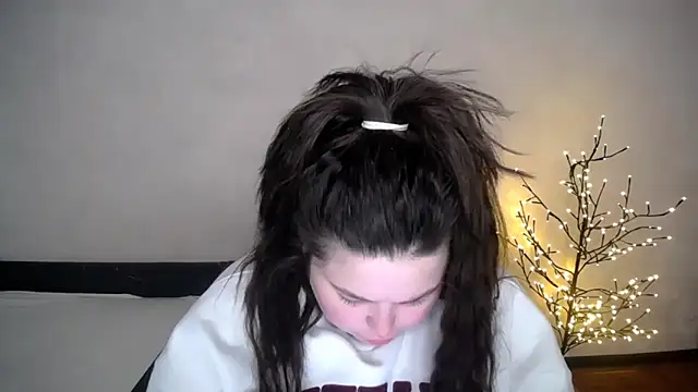 Emily Mo online show from April 29, 2026, 5:44 am