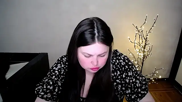 Emily Mo online show from May 10, 2026, 5:56 am