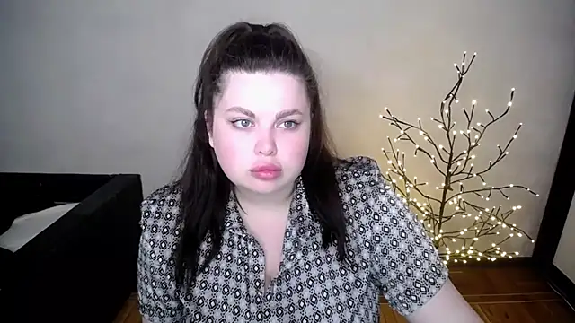 Emily Mo online show from May 13, 2026, 5:49 am