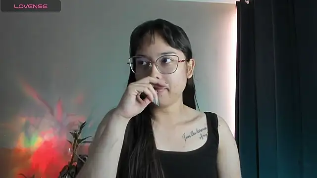 Snapshot of shantalc3rezo chatting on October 13, 2025, 8:53 pm shantalc3rezo online show from October 13, 2025, 8:53 pm