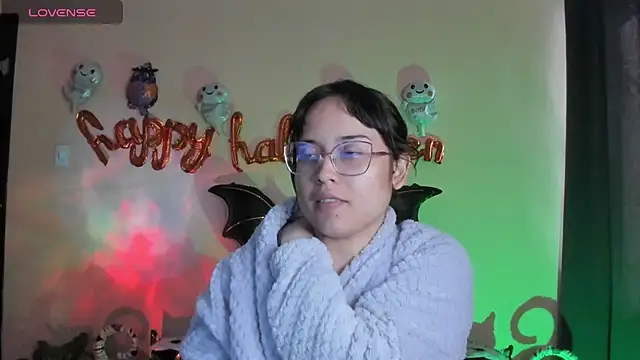 Snapshot of shantalc3rezo chatting on October 21, 2025, 8:53 pm shantalc3rezo online show from October 21, 2025, 8:53 pm