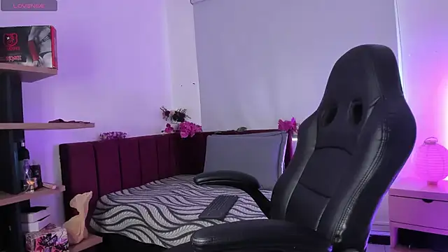 Snapshot of mia_thompsonn_ chatting on February 4, 2025, 2:53 pm mia thompsonn  online show from February 4, 2025, 2:53 pm