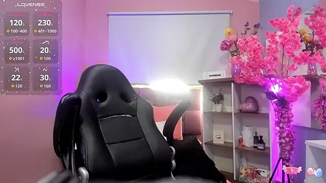 Snapshot of mia_thompsonn_ chatting on October 6, 2025, 1:52 pm mia thompsonn  online show from October 6, 2025, 1:52 pm