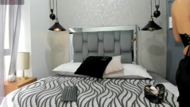 mia thompsonn  online show from June 19, 2026, 2:10 pm