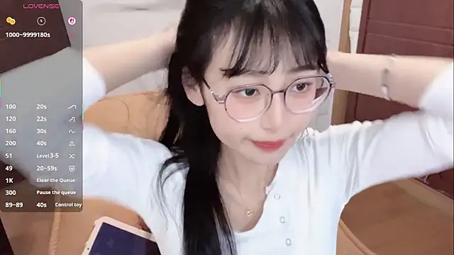 4uoki online show from April 19, 2026, 6:07 pm