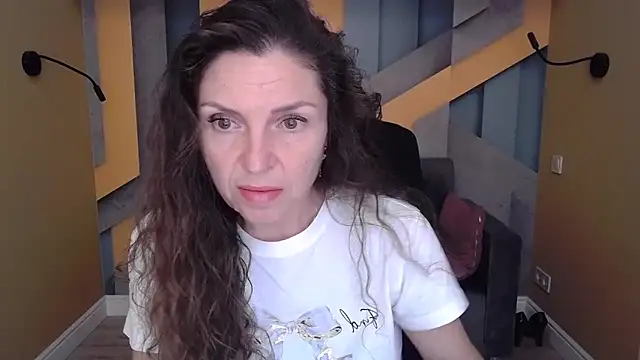 EllaLong online show from October 11, 2025, 11:31 am