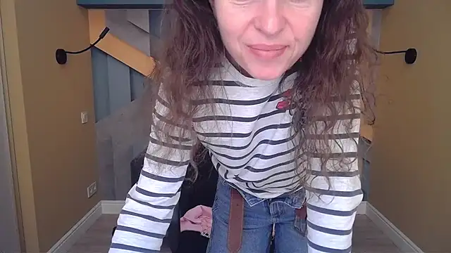 EllaLong online show from December 2, 2025, 12:32 pm