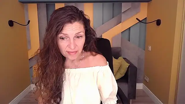 EllaLong online show from June 19, 2026, 11:36 am
