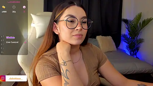 Snapshot of dakottaa_ chatting on October 1, 2025, 11:33 pm dakottaa  online show from October 1, 2025, 11:33 pm