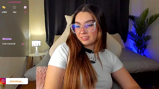 Snapshot of dakottaa_ chatting on October 23, 2025, 11:35 pm dakottaa  online show from October 23, 2025, 11:35 pm