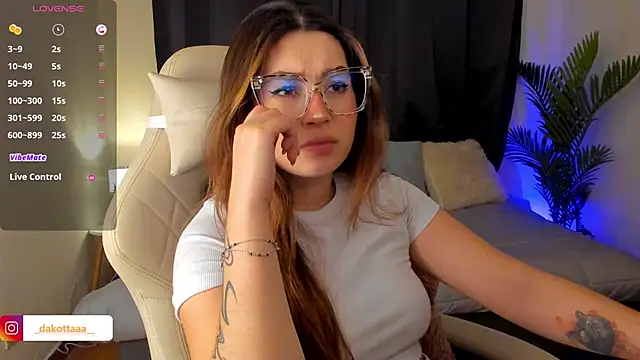 dakottaa  online show from November 6, 2025, 11:15 pm