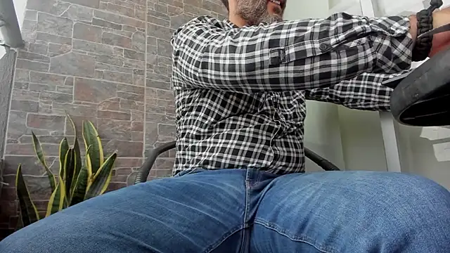 Snapshot of Maxi_TheBigDaddy chatting on March 19, 2026, 12:53 pm Maxi TheBigDaddy online show from March 19, 2026, 12:53 pm