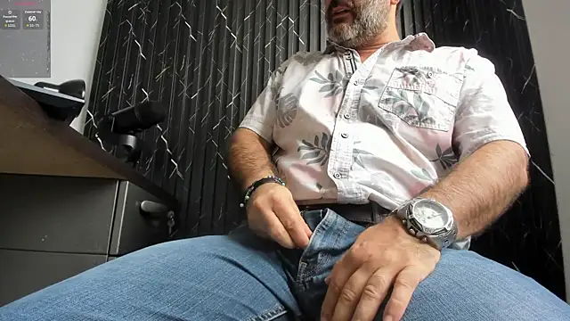 Snapshot of Maxi_TheBigDaddy chatting on July 31, 2026, 2:49 pm Maxi TheBigDaddy online show from July 31, 2026, 2:49 pm