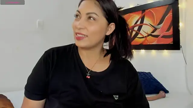Lauralove 69 online show from May 5, 2026, 10:29 pm