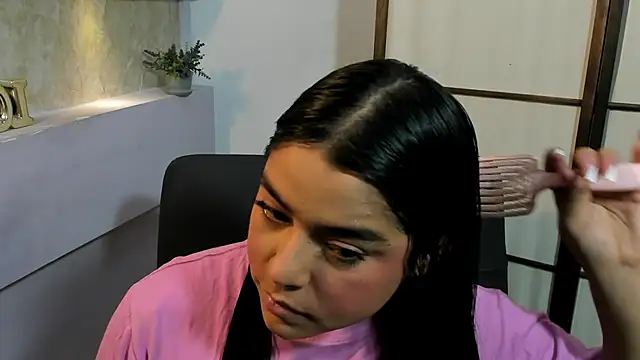LyndaKimm online show from January 29, 2025, 7:04 am
