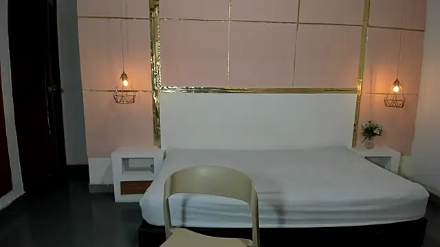 LyndaKimm online show from September 11, 2025, 3:06 am