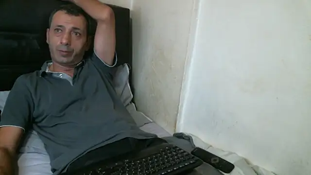 Snapshot of Rator_2 chatting on September 12, 2025, 9:04 pm Rator 2 online show from September 12, 2025, 9:04 pm