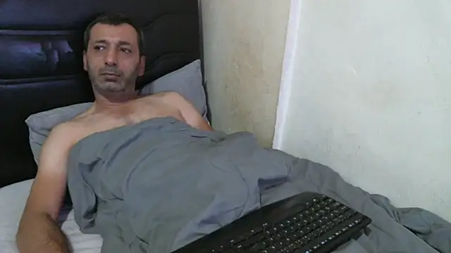 Snapshot of Rator_2 chatting on October 15, 2025, 12:11 am Rator 2 online show from October 15, 2025, 12:11 am