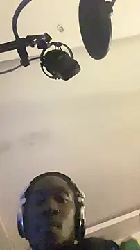 Snapshot of De_maskedcouple chatting on January 9, 2026, 12:46 am De maskedcouple online show from January 9, 2026, 12:46 am