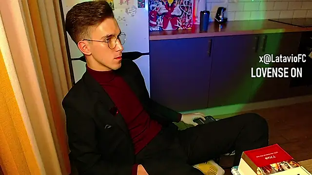 Midnighter  online show from September 22, 2025, 3:19 am