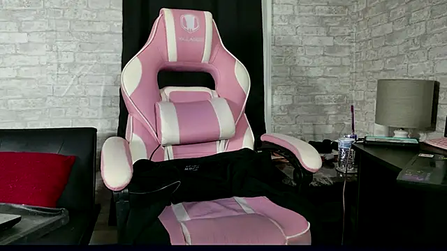 Marie Wadsworthy online show from October 9, 2025, 1:53 pm