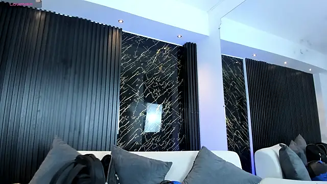 charlottewhitte online show from October 29, 2025, 11:45 am