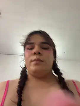 Snapshot of Violetacam_05 chatting on February 21, 2026, 3:02 pm Violetacam 05 online show from February 21, 2026, 3:02 pm