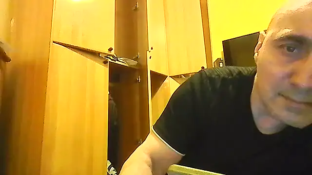 Analove1976 online show from April 22, 2026, 6:42 pm