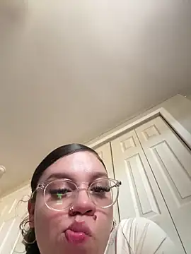 QueenNuttCollector online show from March 22, 2026, 6:22 pm