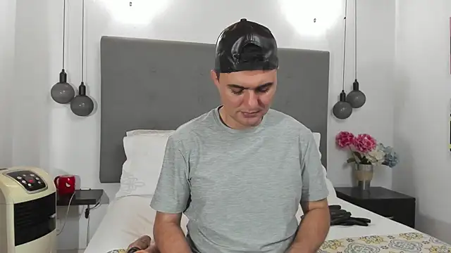 Snapshot of andrhes_baby chatting on November 16, 2025, 8:58 pm andrhes baby online show from November 16, 2025, 8:58 pm