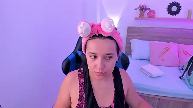 izaro22 online show from September 29, 2025, 12:54 pm