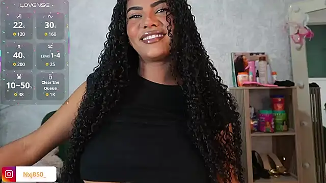 HOTBLACKANDWHITE2 online show from February 10, 2026, 9:30 pm