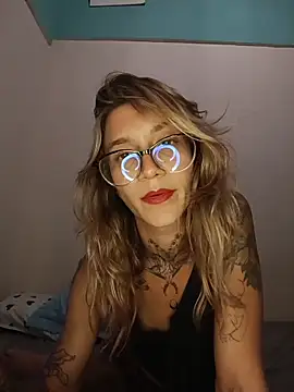 rose-rainbowgoddess online show from March 13, 2026, 11:55 pm