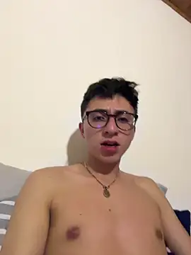 CamiRojas boy online show from October 24, 2025, 4:09 am