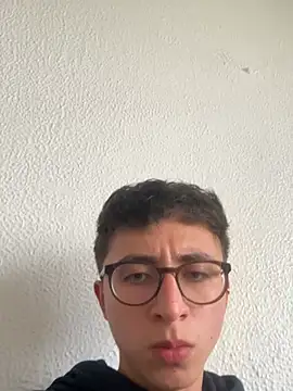 CamiRojas boy online show from April 30, 2026, 6:47 pm