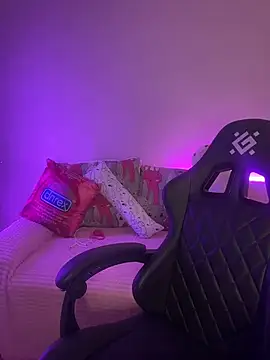 Snapshot of Your_insomniya chatting on October 28, 2025, 9:50 pm Your insomniya online show from October 28, 2025, 9:50 pm