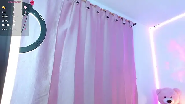 Snapshot of Angely_18 chatting on January 14, 2025, 11:05 pm Angely 18 online show from January 14, 2025, 11:05 pm