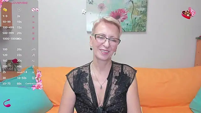 iamyourdream89 online show from December 8, 2024, 1:25 pm