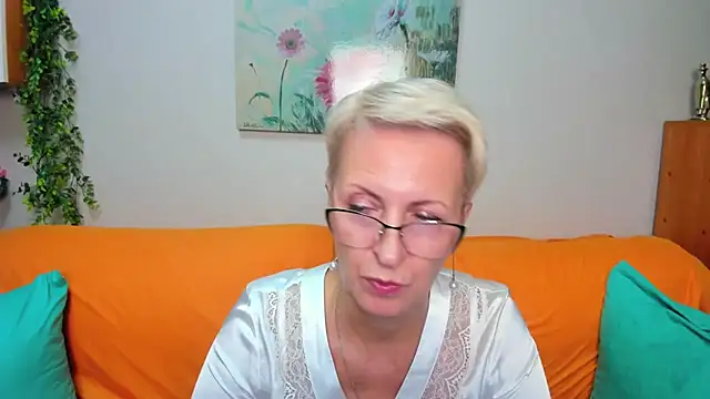 iamyourdream89 online show from October 13, 2025, 1:44 pm