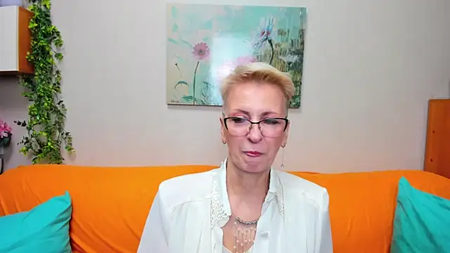 iamyourdream89 online show from December 21, 2025, 7:48 am